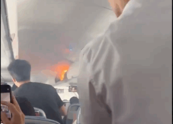 Terrore in volo: incendio a bordo del volo Air China, esplode una batteria al litio