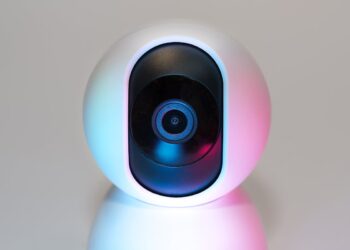 L’Aquila: Spionaggio nei bagni. 12 appartamenti controllati di nascosto da un solo uomo